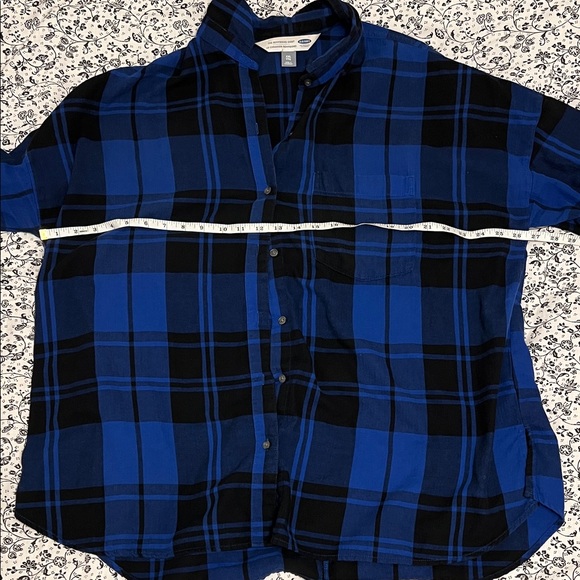 Old Navy Blue and Black Plaid Women's Button Down Shirt - Picture 2 of 6